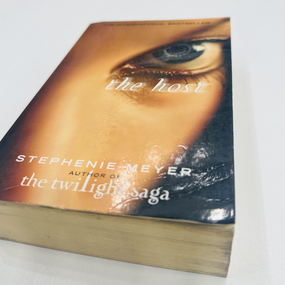 The Host By Stephenie Meyer – Good Condition Paperback (ISBN: 9780751540642)